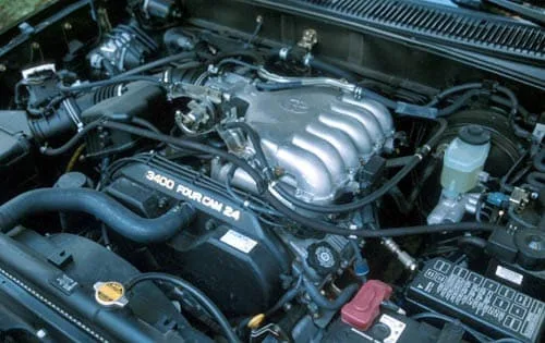 2000 Toyota 4Runner engine bay