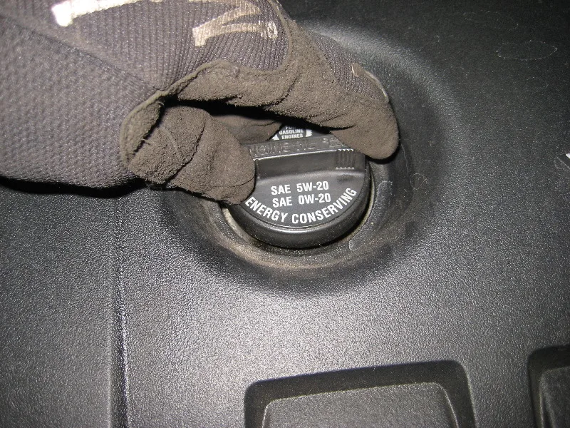 2ZR-FE engine oil fill cap