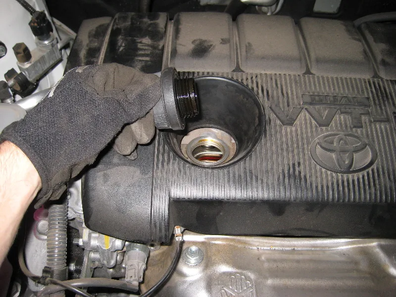 2.5L 2AR-FE engine oil fill cap