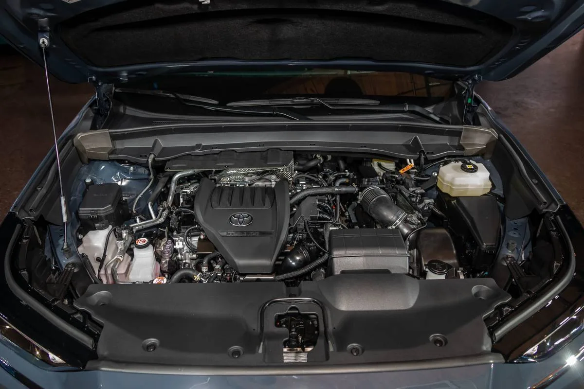 2022 Toyota Highlander engine bay dipstick