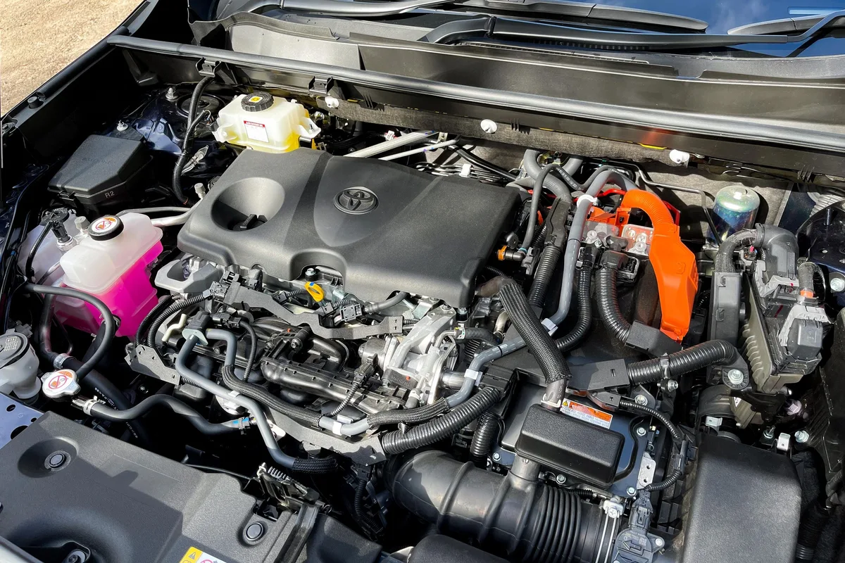 2022 toyota rav4 oil capacity
