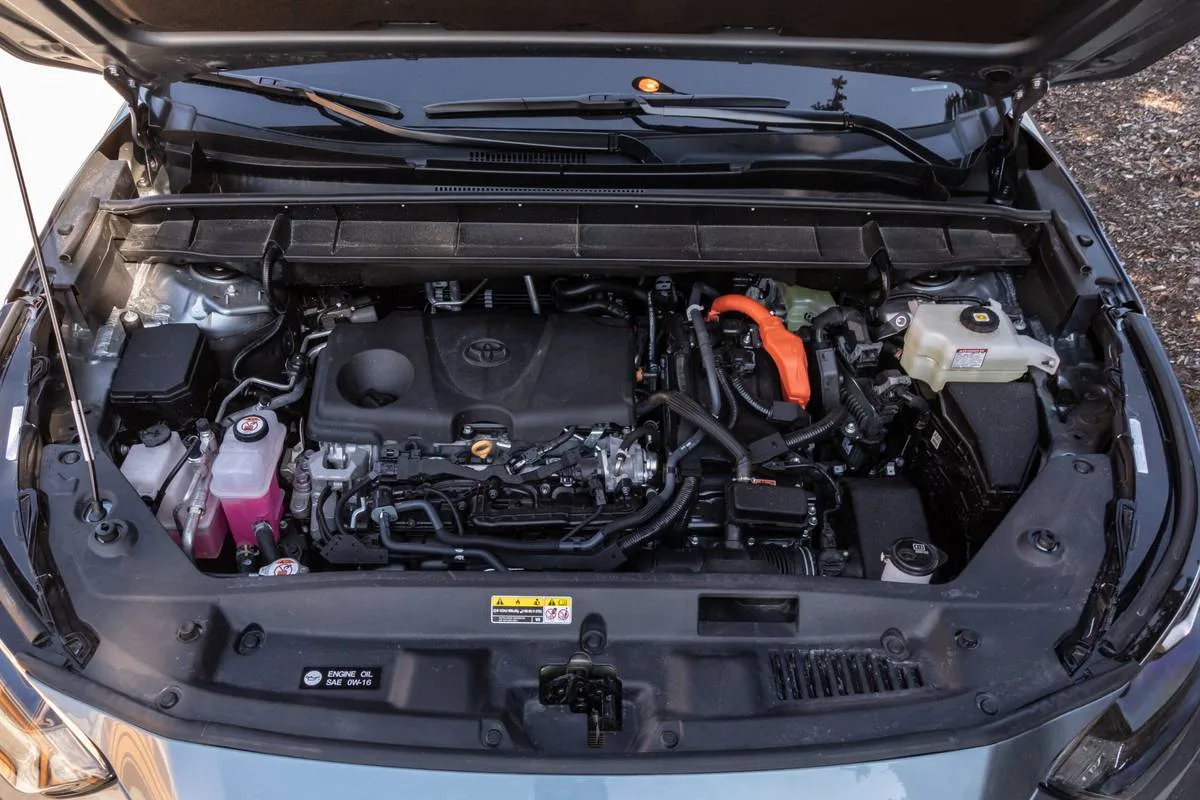 2023 toyota highlander oil capacity