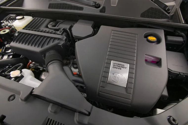 3.3L V6 2GR-FE engine