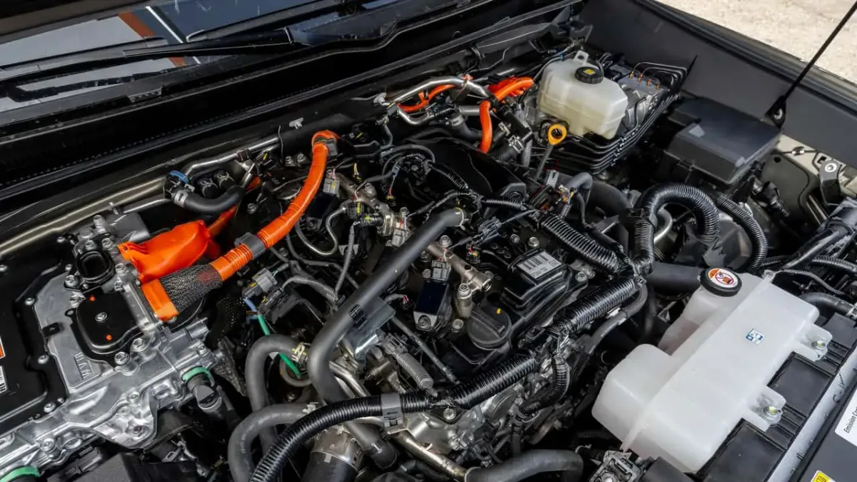 i-FORCE vs i-FORCE MAX engine