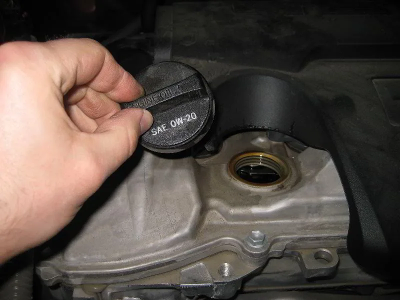 Toyota 2AR-FE engine oil fill cap