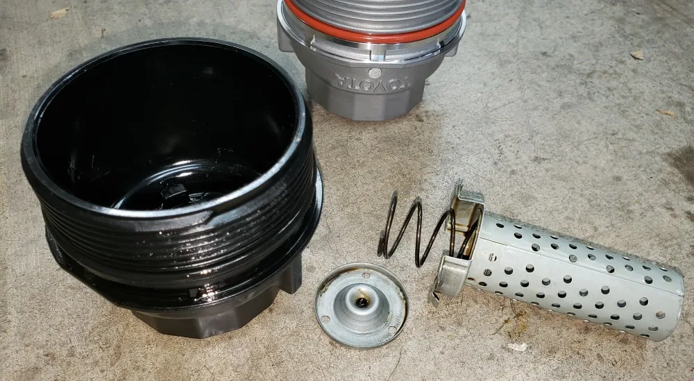 Toyota cartridge oil filter assembly