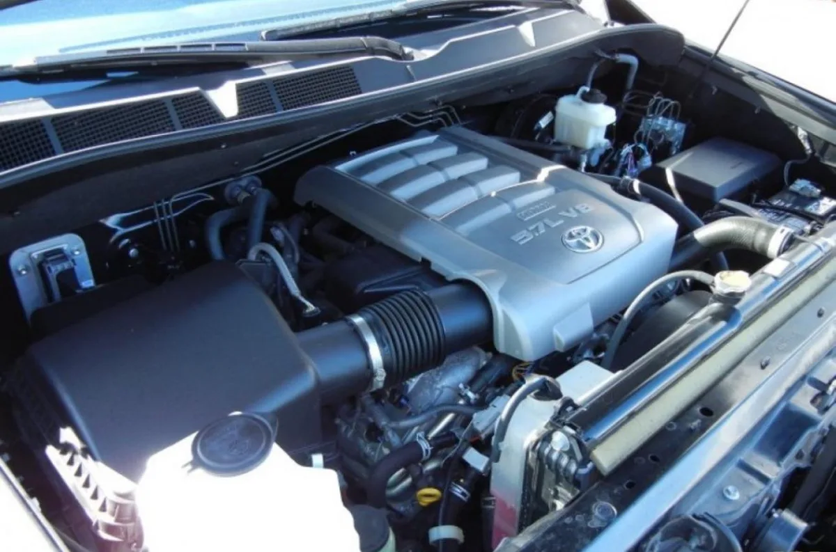 toyota tundra 5.7 oil capacity
